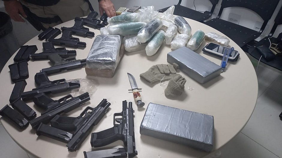 Casal é preso com arsenal avaliado em R$ 1,6 milhão na Bahia
