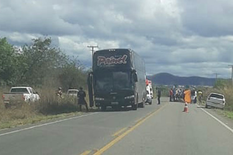 Casal é atropelado por ônibus de banda de forró no interior da Bahia