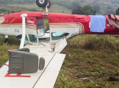 Rui Barbosa: Avião emborca após pouso forçado em zona rural