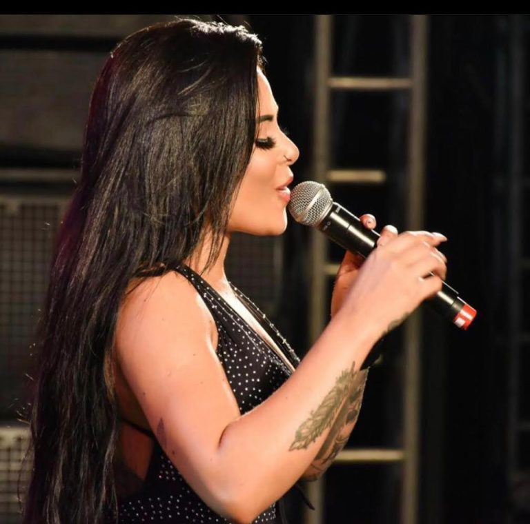 Cantora teve que parar o show pois não “mandou alô” para prefeito de Tracunhaém, Pernambuco