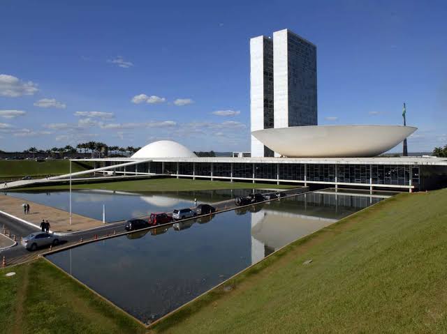 LEI QUE LIMITA TETO DO ICMS NÃO RESOLVE DIMINUIÇÃO DE PREÇOS DOS COMBUSTÍVEIS, ENERGIA E TELECOMUNICAÇÕES