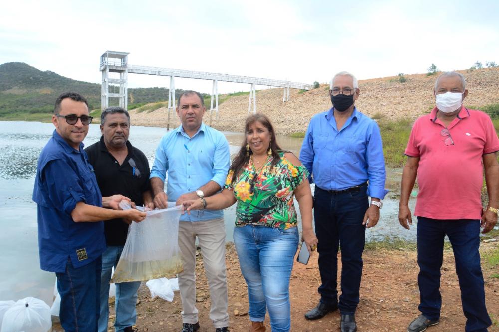 prefeitura Municipal de canudos através da Secretaria de Meio Ambiente, Recursos hídricos e Pesca realizou o peixamento.