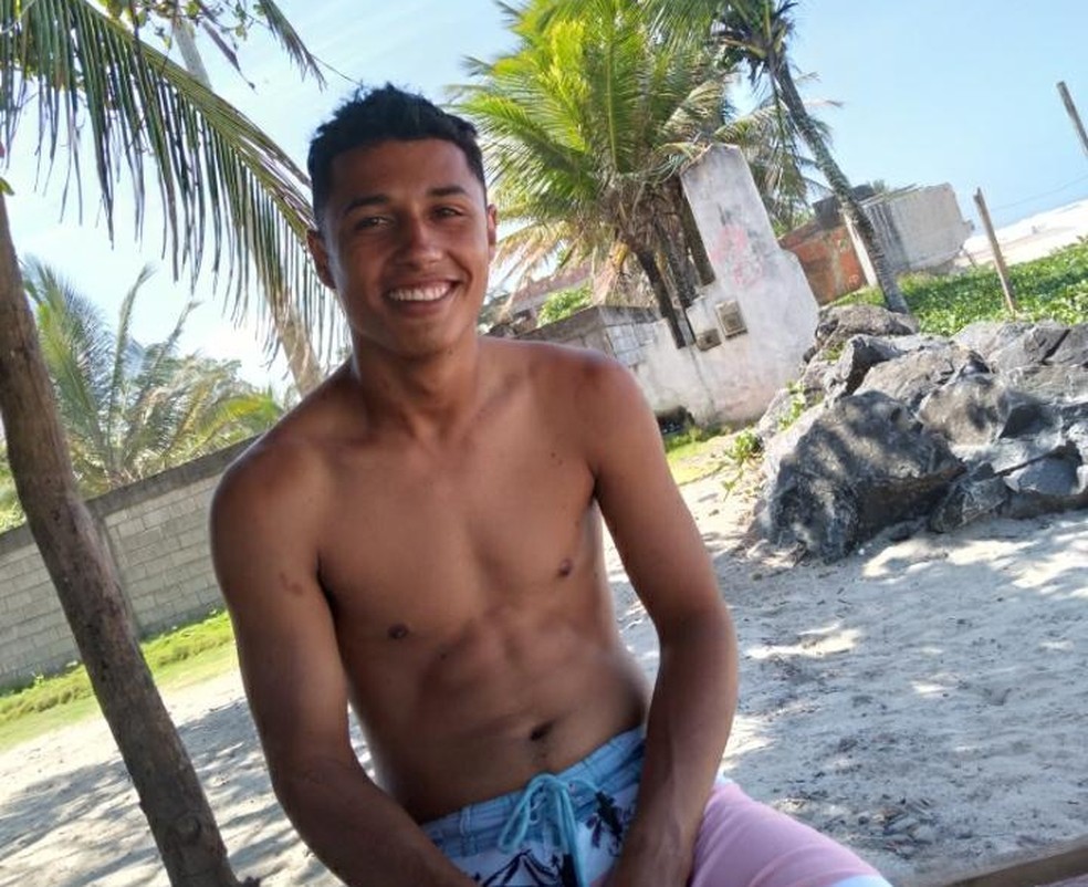 Jovem indígena é morto a tiros e tem corpo carbonizado em acampamento na BA; testemunhas dizem que local foi invadido