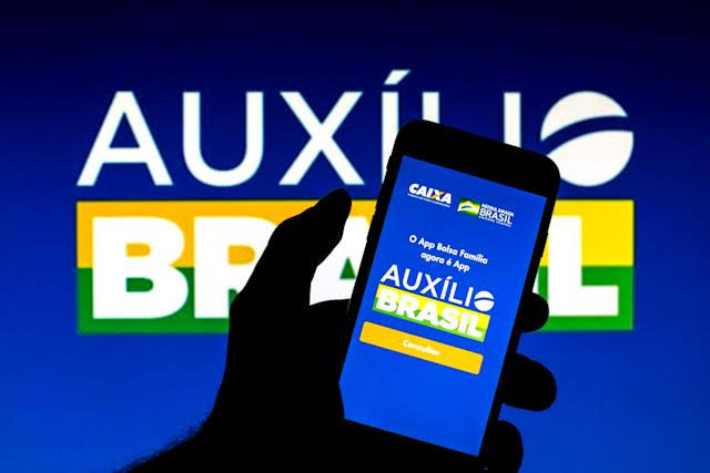 Governo quer antecipar calendário de pagamento do Auxílio Brasil de R$ 600