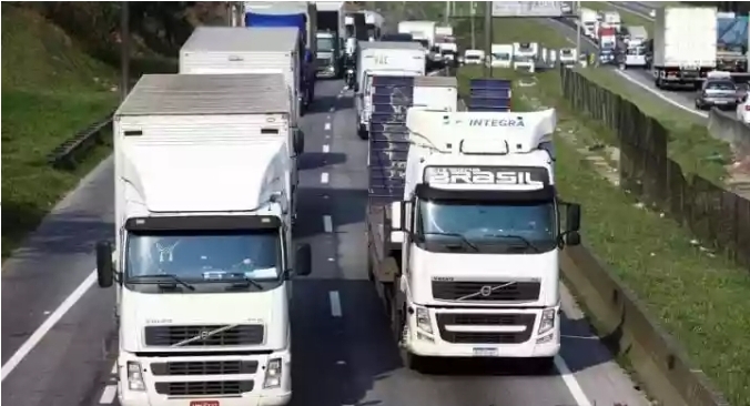 Caminhoneiros devem receber R$ 2 mil em agosto, equivalente a duas parcelas do auxílio