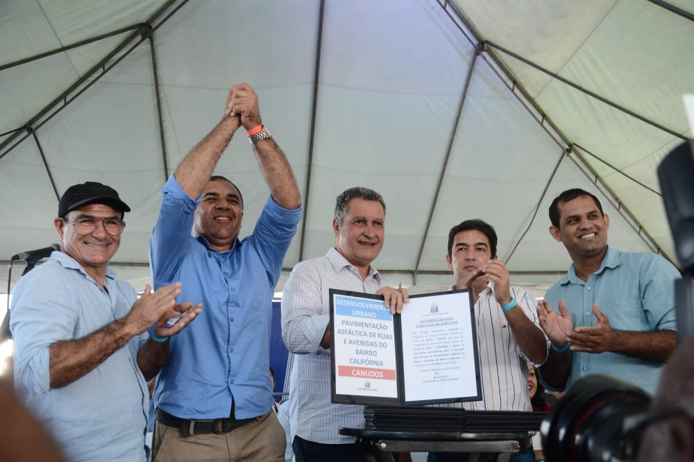 Canudos-BA recebe investimentos em abastecimento de água, infraestrutura e educação; Confira!
