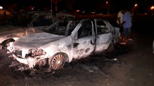 A casa caiu: Participante de Bingo na Bahia desconfiam de fraude e ateiam fogo em carros