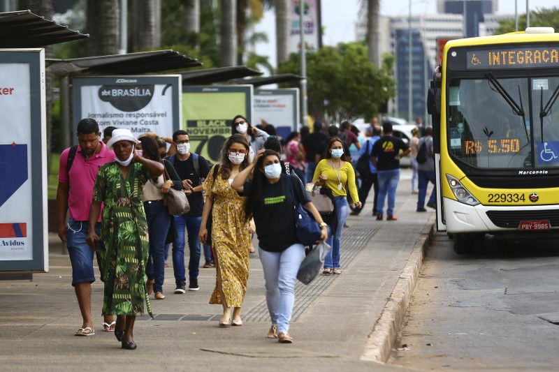 Covid-19: Brasil registra 22 mortes e 3,4 mil novos casos em 24 horas