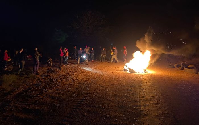 Garimpeiros iniciam protesto em frente a Equinox em Santaluz contra o fechamento do garimpo de Cansanção