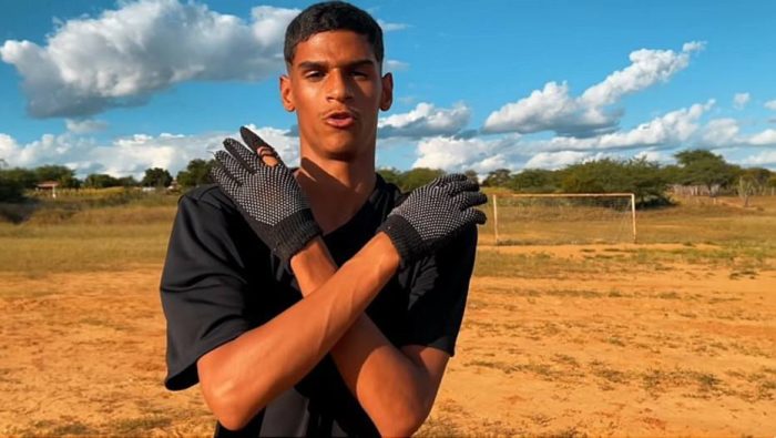Luva de Pedreiro anuncia que pretende retornar com a carreira: ‘Eu voltarei mais forte’