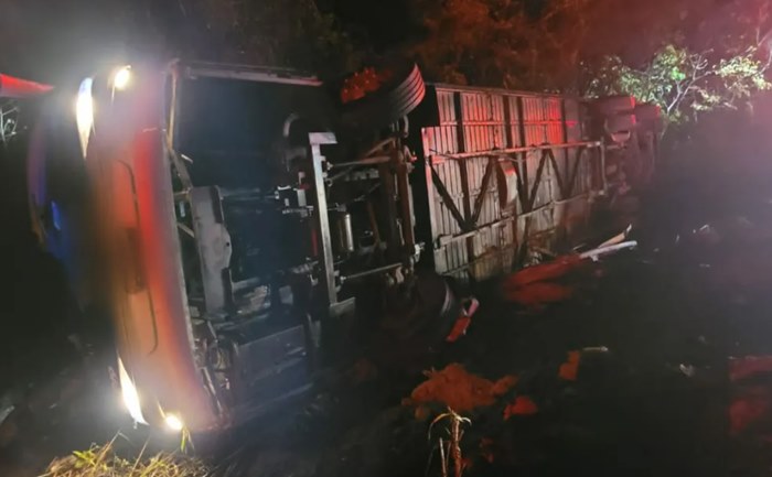 Ônibus de empresa de turismo de Monte Santo tomba no Estado de MG, deixa três mortos e 11 feridos