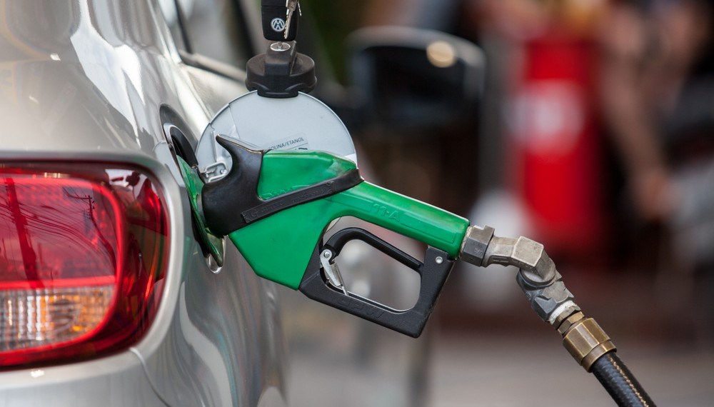 Preço da gasolina sobe nos postos pela quarta semana seguida, diz ANP