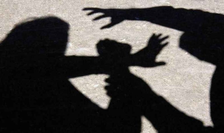Mulher tenta defender a mãe e acaba sendo agredida a pauladas pelo irmão em Paulo Afonso