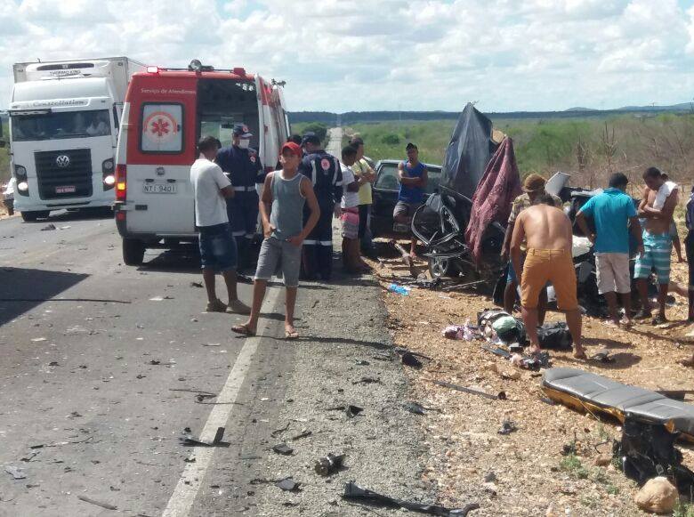 GRAVE ACIDENTE NA BR-116, PRÓXIMO A CARAÍBAS, MUNICÍPIO DE CHORROCHÓ-BA, DEIXA UMA VÍTIMA FATAL