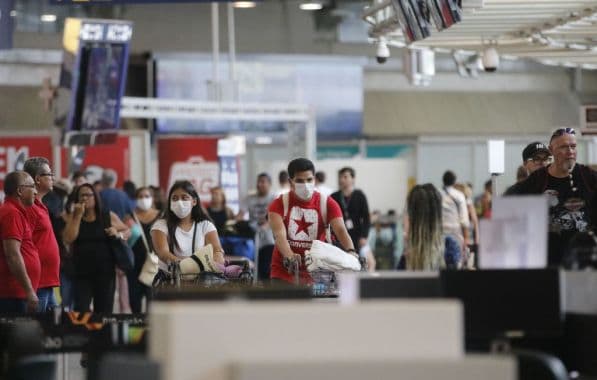 Uso de máscaras volta a ser obrigatório em aeroportos e aviões no Brasil