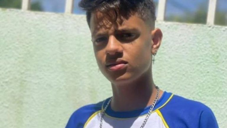 Adolescente de 16 anos morre após partida de futebol em escola na Bahia