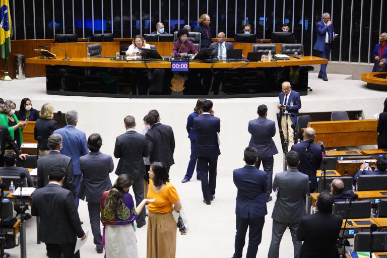 Câmara dos Deputados aprova PEC da Enfermagem