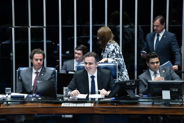 Senado aprova PEC que financia o piso da enfermagem