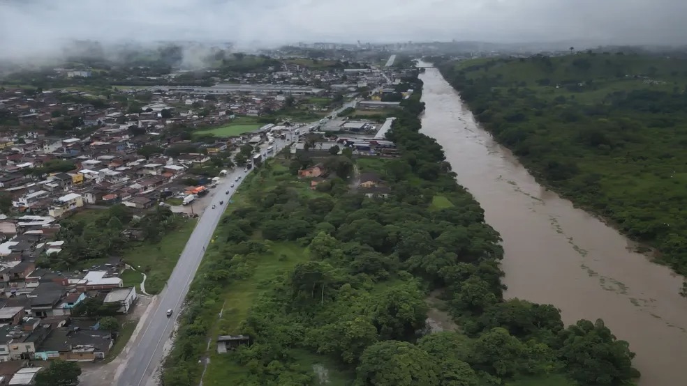 Um ano após chuva que devastou sul e extremo sul da Bahia, regiões voltam a ficar em alerta por causa de temporais