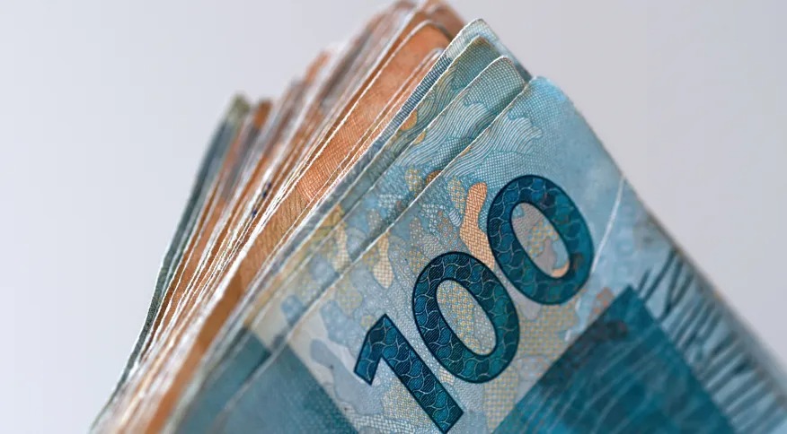 Salário mínimo passa a ser de R$ 1.320 a partir deste domingo (1º)