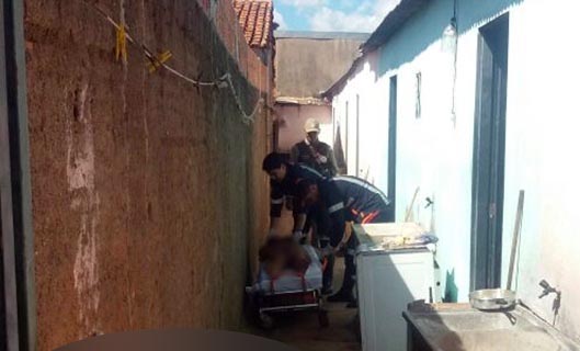 Mulher grávida é esfaqueada até a morte dentro de casa no interior da Bahia