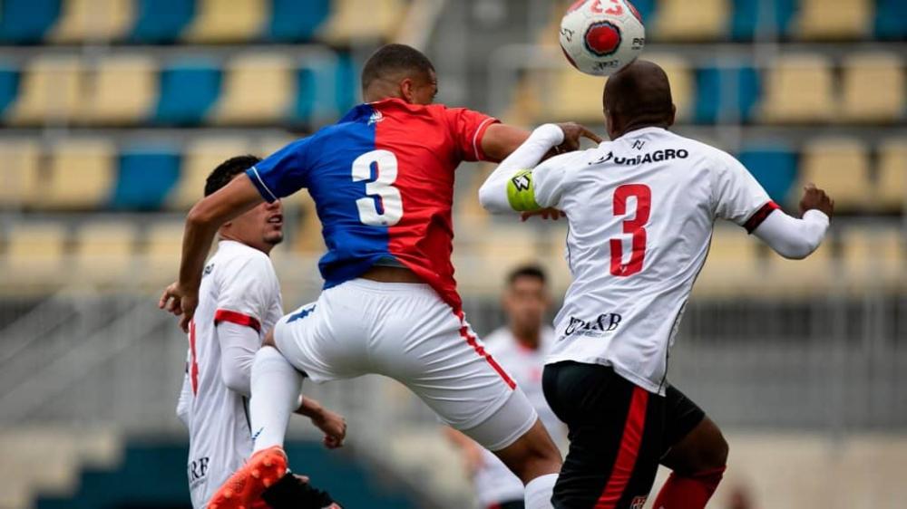 Vitória perde na Copa do Nordeste após falhas do goleiro