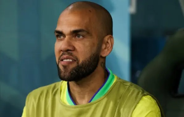 Daniel Alves admite penetração em jovem que lhe acusa de estupro, diz jornal
