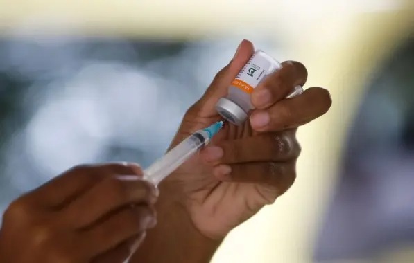 Quem tomará vacina bivalente contra Covid-19 a partir desta segunda? Tire suas dúvidas