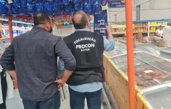 Estabelecimentos comerciais são autuados pelo Procon-BA em operação