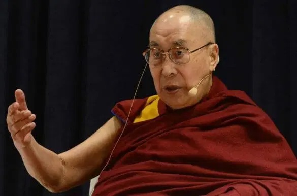 Dalai Lama pede desculpas por pedir que criança “chupe” sua língua