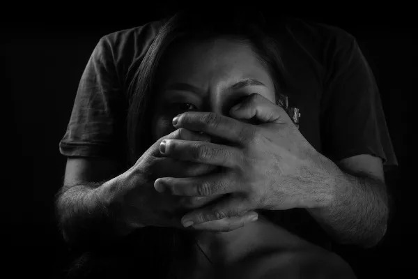 Nova lei exige proteção imediata à mulher que denuncia violência