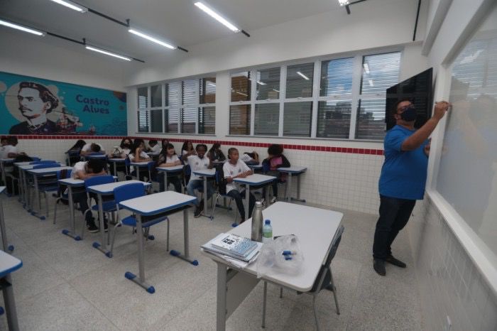 Governo publica resultado final do concurso para educadores neste sábado (29)