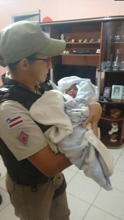 Bebê é encontrada dentro de caixa de papelão em Jacobina