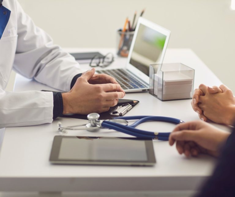 Médicos formados no exterior não chegam nem a metade na aprovação do exame Revalida