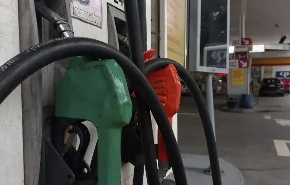 Mudança no ICMS vai provocar reajuste de R$ 0,09 no litro de combustível na Bahia
